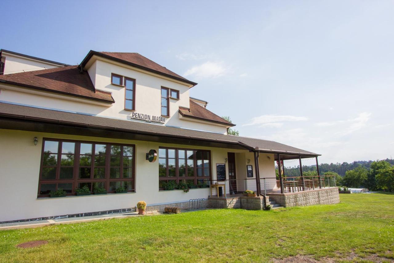 Penzion Majak Dublovice Exteriör bild